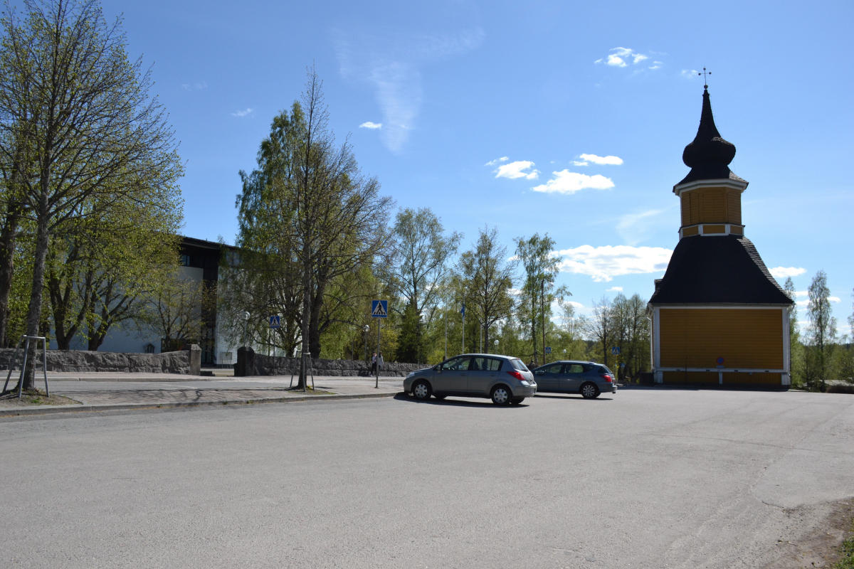 Avaa kuva isommaksi Oriveden kirkon pysäköintialue. Kuva: Miia Hietanen.