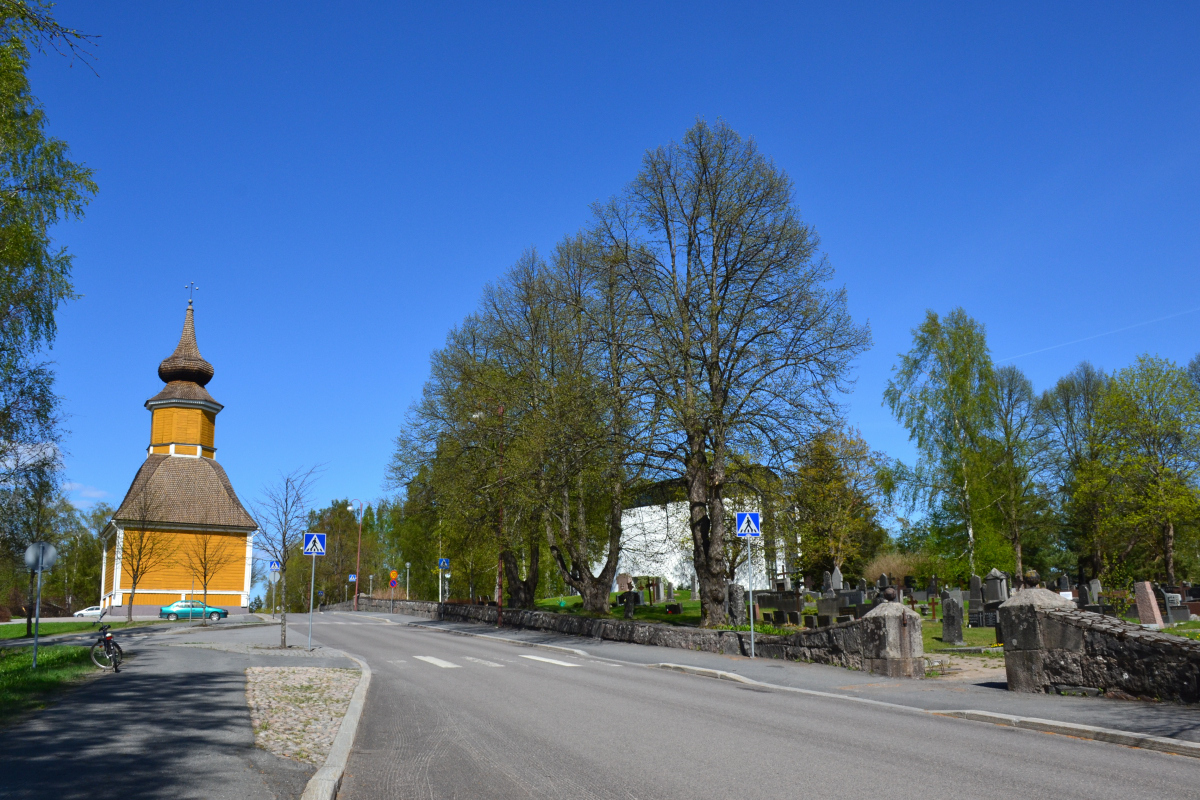 Avaa kuva isommaksi Oriveden kirkko ja kellotapuli. Kuva: Miia Hietanen.