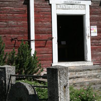 Avaa kuva isommaksi Eräjärven kivimuseo vanhassa makasiinissa Eräjärven kirkon vieressä. Kuva: Raimo Lietsala.