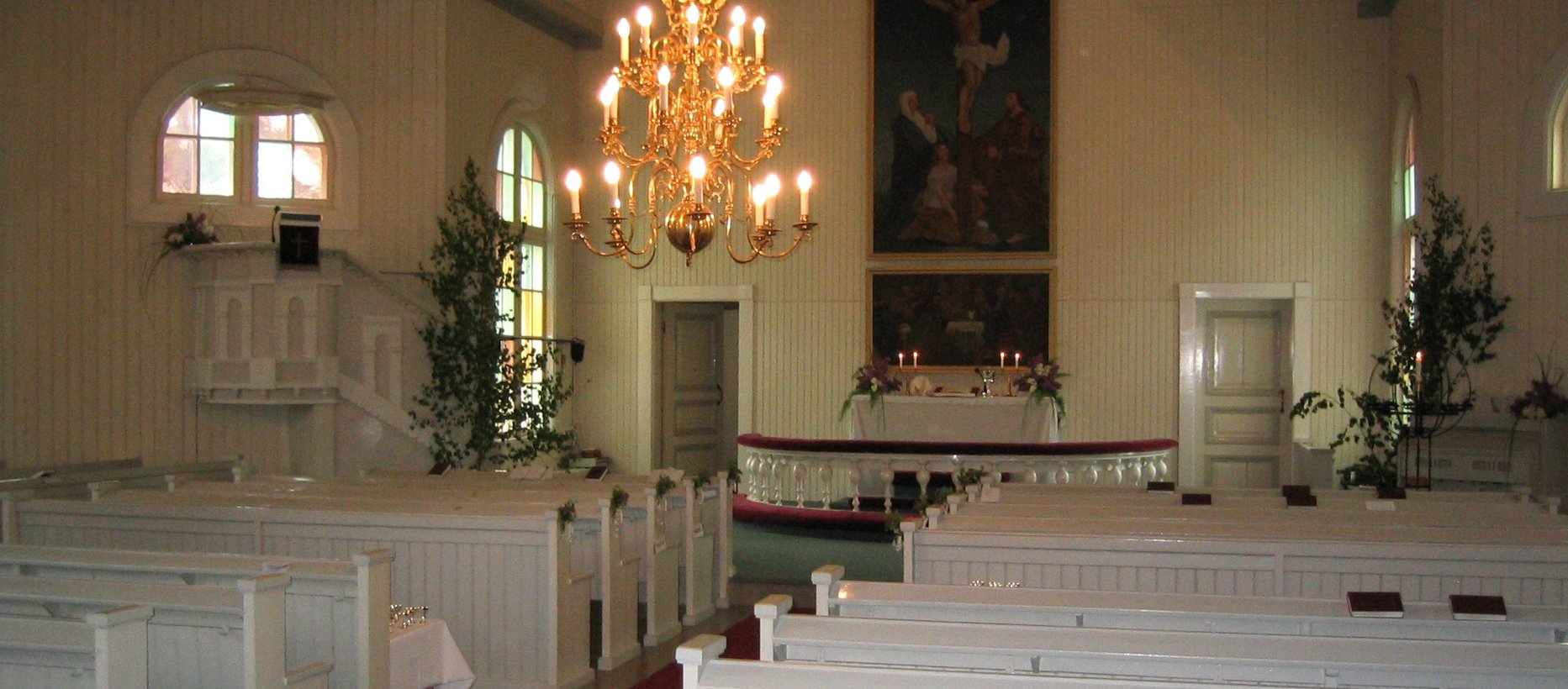 Avaa kuva isommaksi Eräjärven kirkko, kirkkosali. Kuva: Raimo Lietsala.
